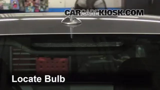 2005 Volvo S40 i 2.4L 5 Cyl. Éclairage Feu de freinage central (remplacer l'ampoule)